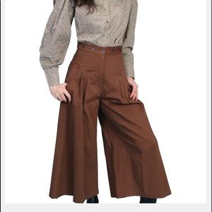 Scully riding skirt. Size 4